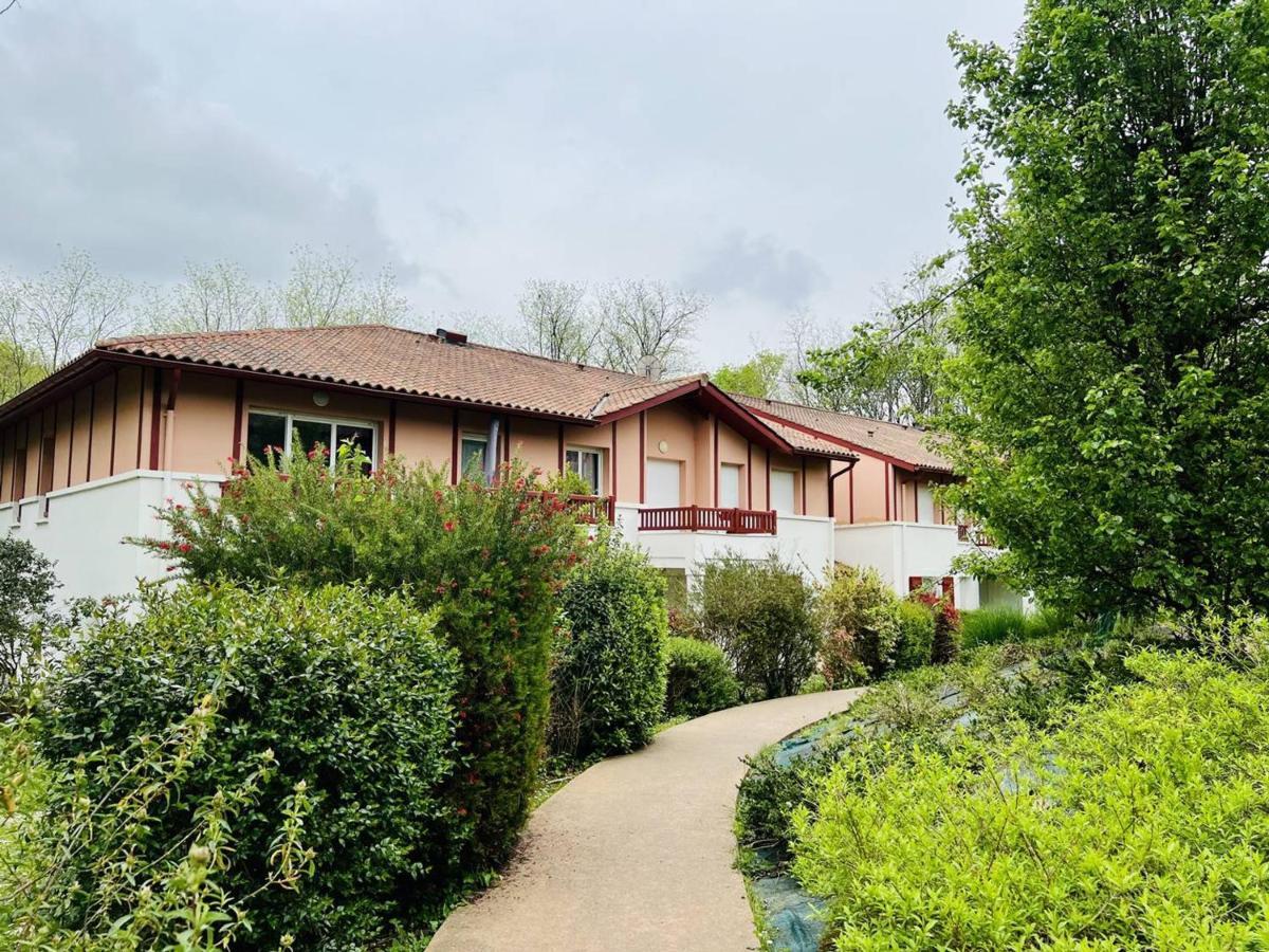 Appartement F2 A Cambo-Les-Bains Avec Piscine, Proche Thermes, Terrasse Et Parking - Fr-1-495-36 Kültér fotó